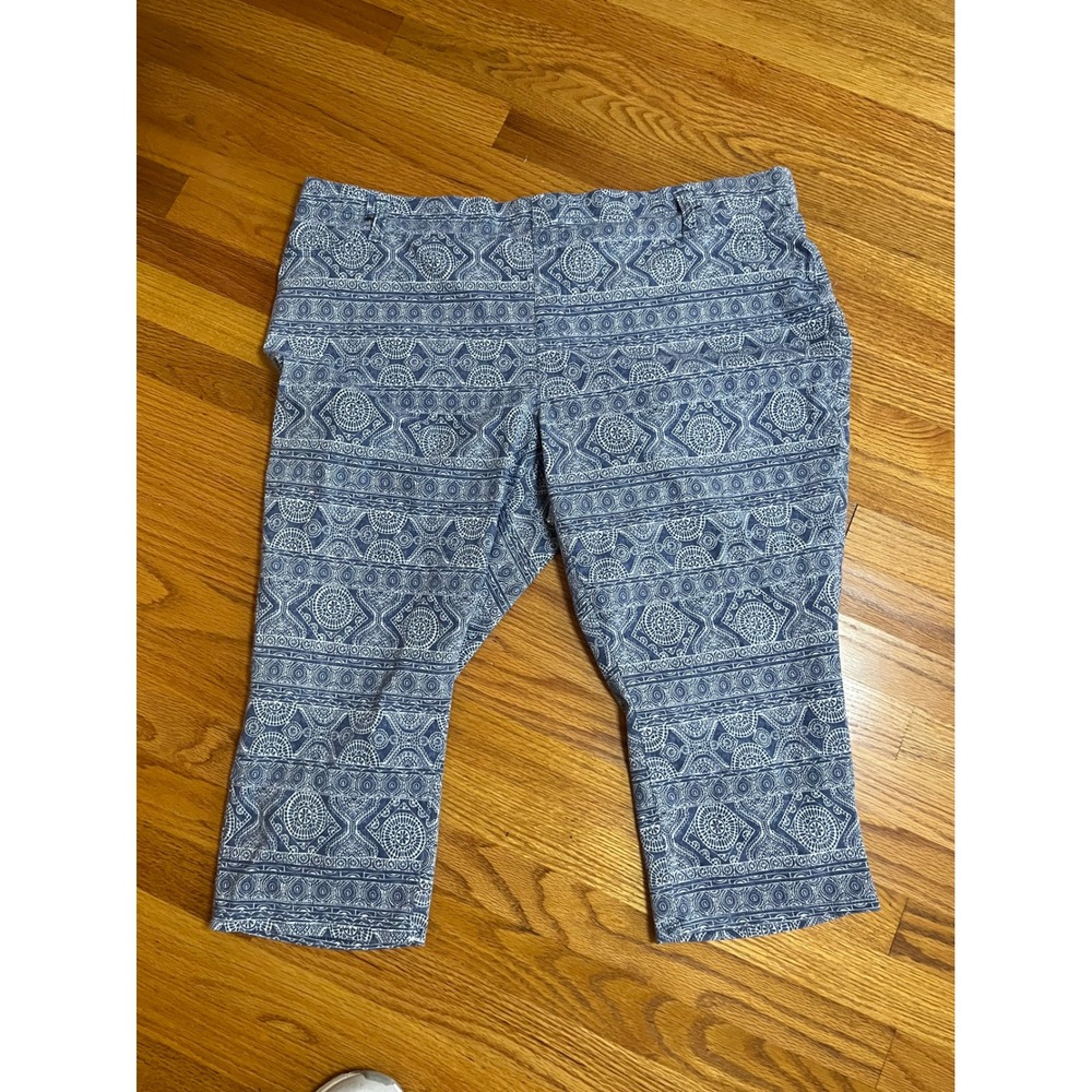 Terra & Sky Womens 3X 24W-26W Blue White Geometric Medallion Capri Crop Pants